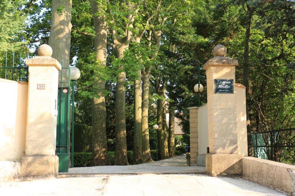 Hotel Domaine Du Moulin Saint-Laurent-des-Arbres Exterior foto